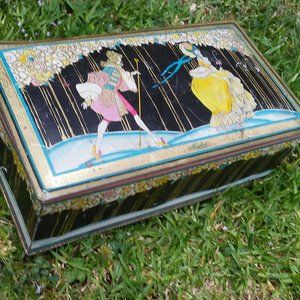 Gorgeous Art Nouveau TIn Box with Courtship Scene
